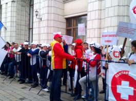 Anul trecut, sindicalistii de la Sanitas au protestat luni de zile in fata Ministerului Sanatatii ca salariile tuturor bugetarilor sa fie majorate.